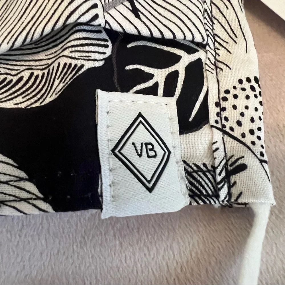 New VERA BRADLEY Bedford Blooms Youth Mask with Adjustable Elastic White Black